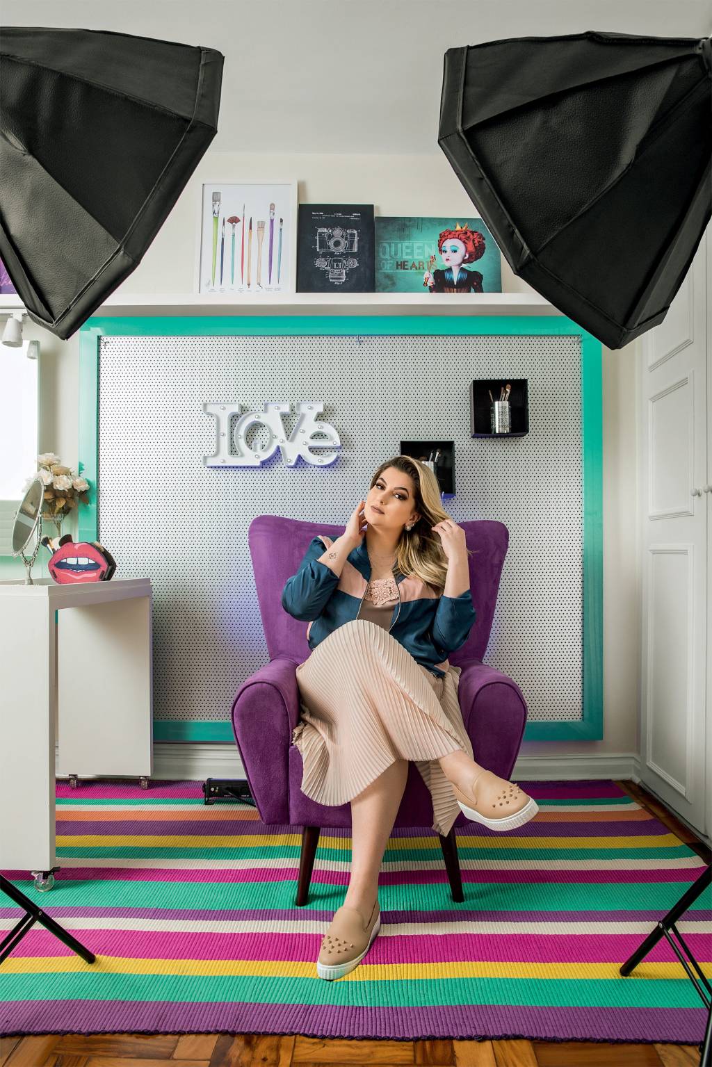 Conheça a casa da youtuber Alice Salazar