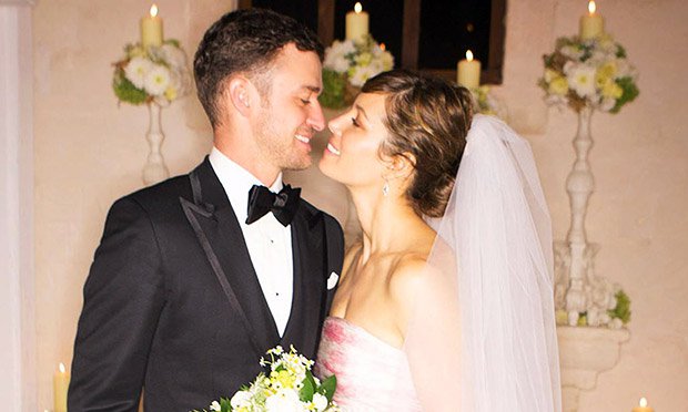 Sonho cor de rosa: famosas que casaram com vestidos de noiva pink