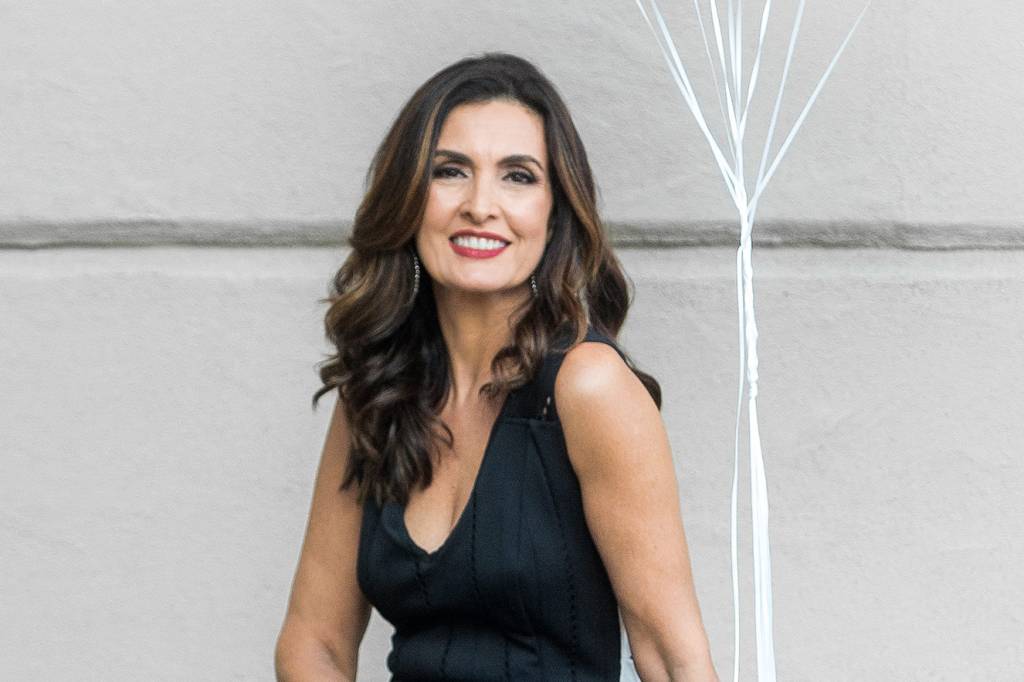 Fátima Bernardes usa vestido deslumbrante no casamento de Luiza Possi