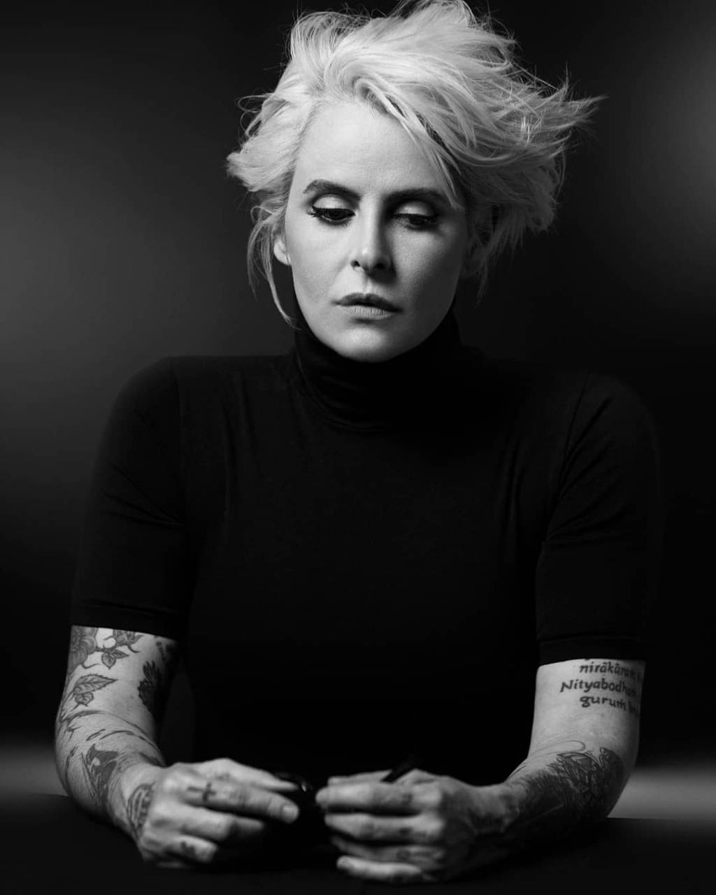 Famosos prestam homenagem à Fernanda Young nas redes sociais