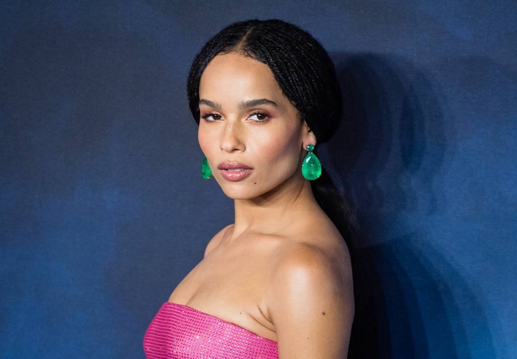 Zoë Kravitz usou o look noiva mais ousado de todos em jantar pré-casamento