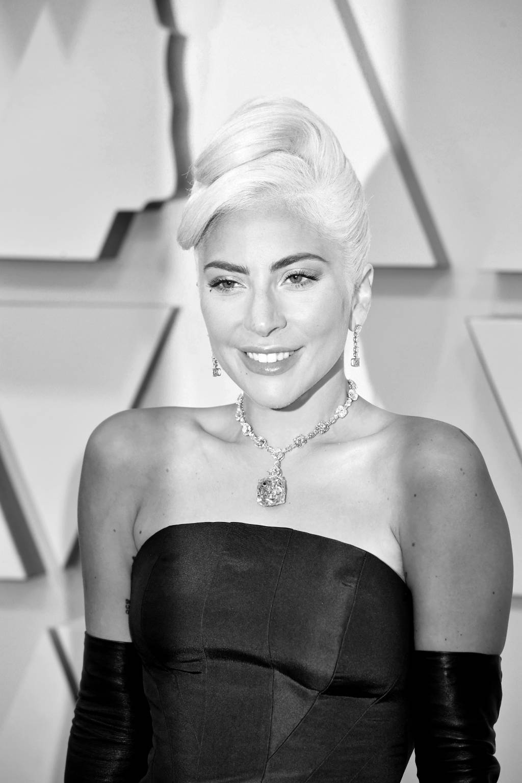 Com look deslumbrante, Lady Gaga é a mais bem-vestida do Oscar 2019