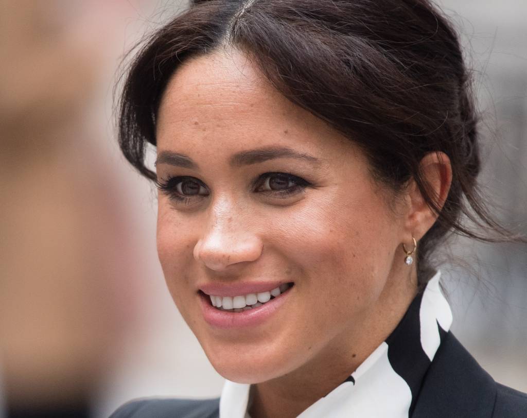 No Dia Internacional da Mulher, Meghan Markle arrasa no discurso e no look