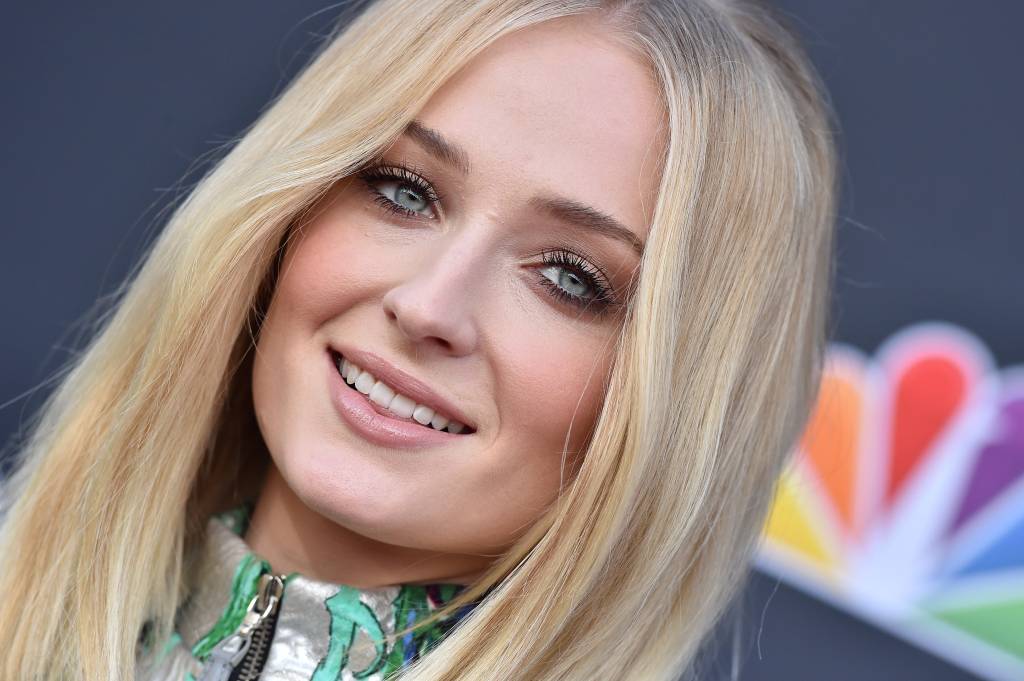 Sophie Turner escolheu um macacão muito chique para casar com Joe Jonas