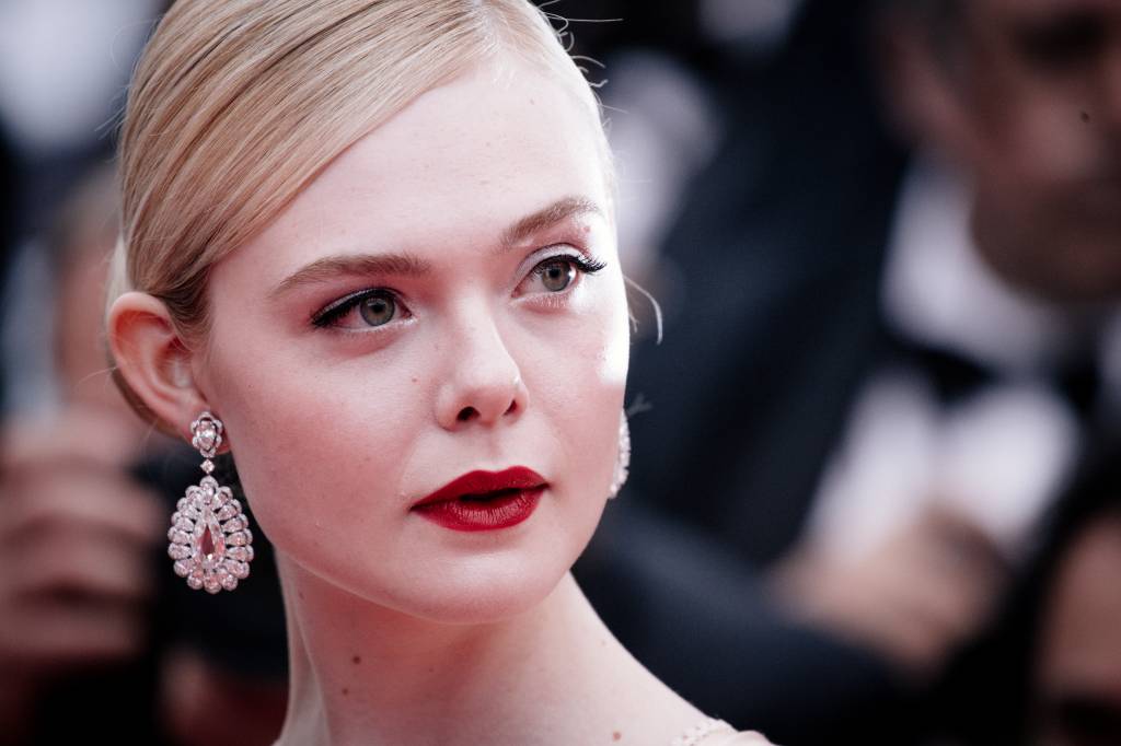 1 minuto de silêncio para o fantástico vestido de Elle Fanning em Cannes