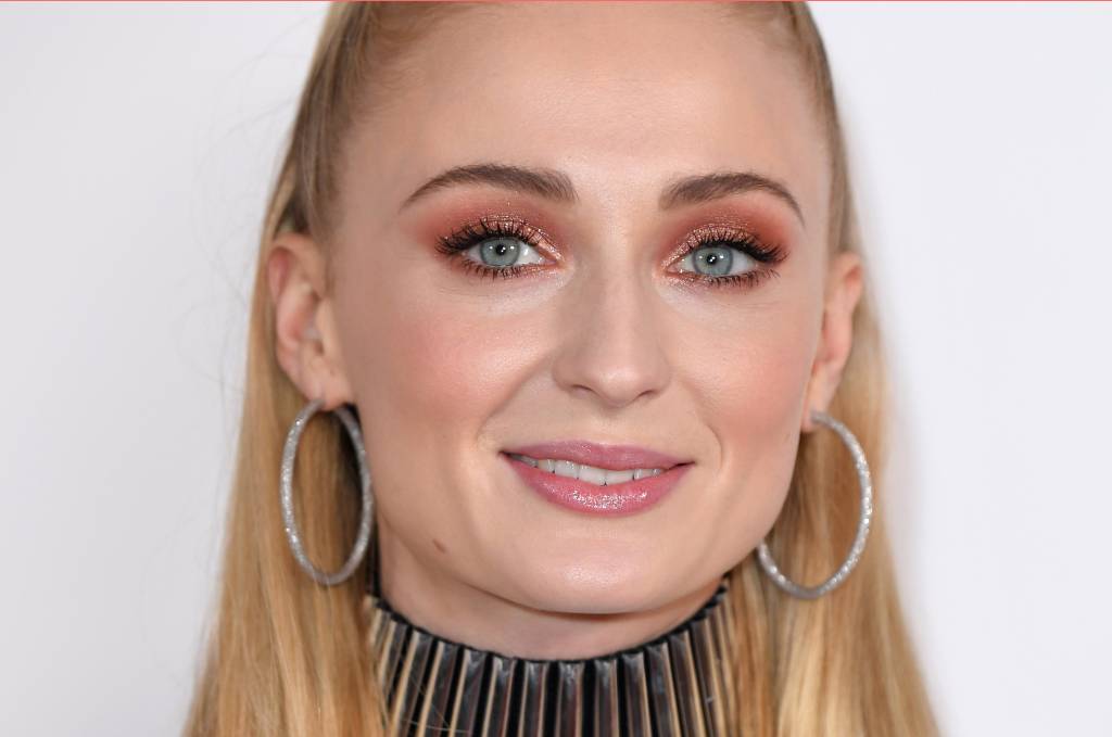 Mudou! Sophie Turner, a Sansa de ‘GoT’, está ainda mais bela de franjinha