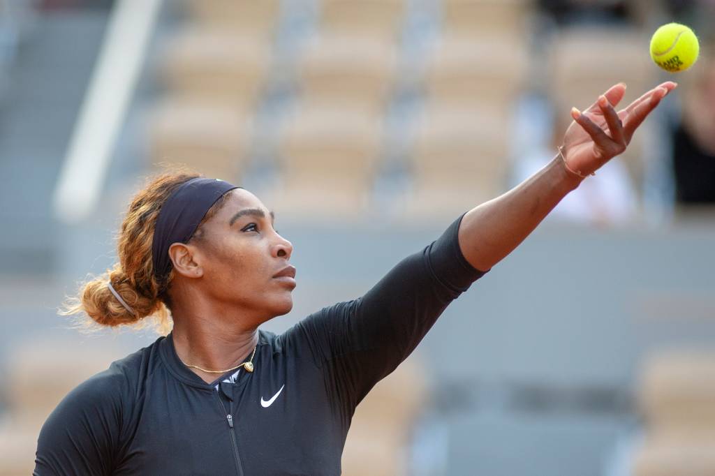 Serena Williams estreia em Roland-Garros com um look cheio de significados