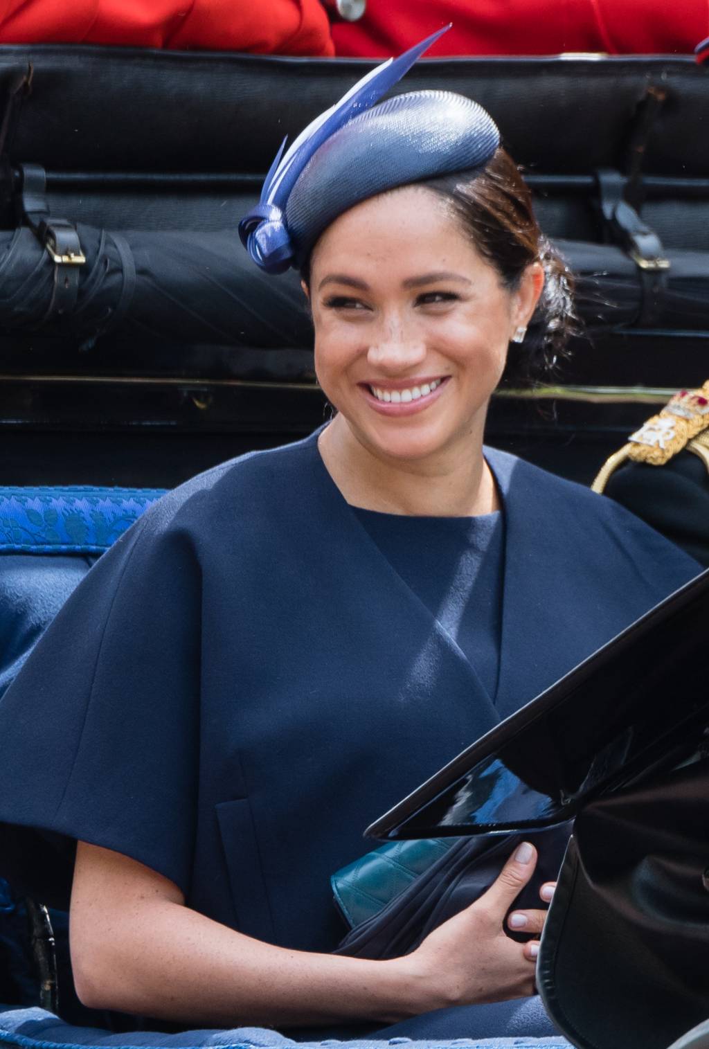 Meghan Markle surge radiante um mês depois de dar à luz Archie