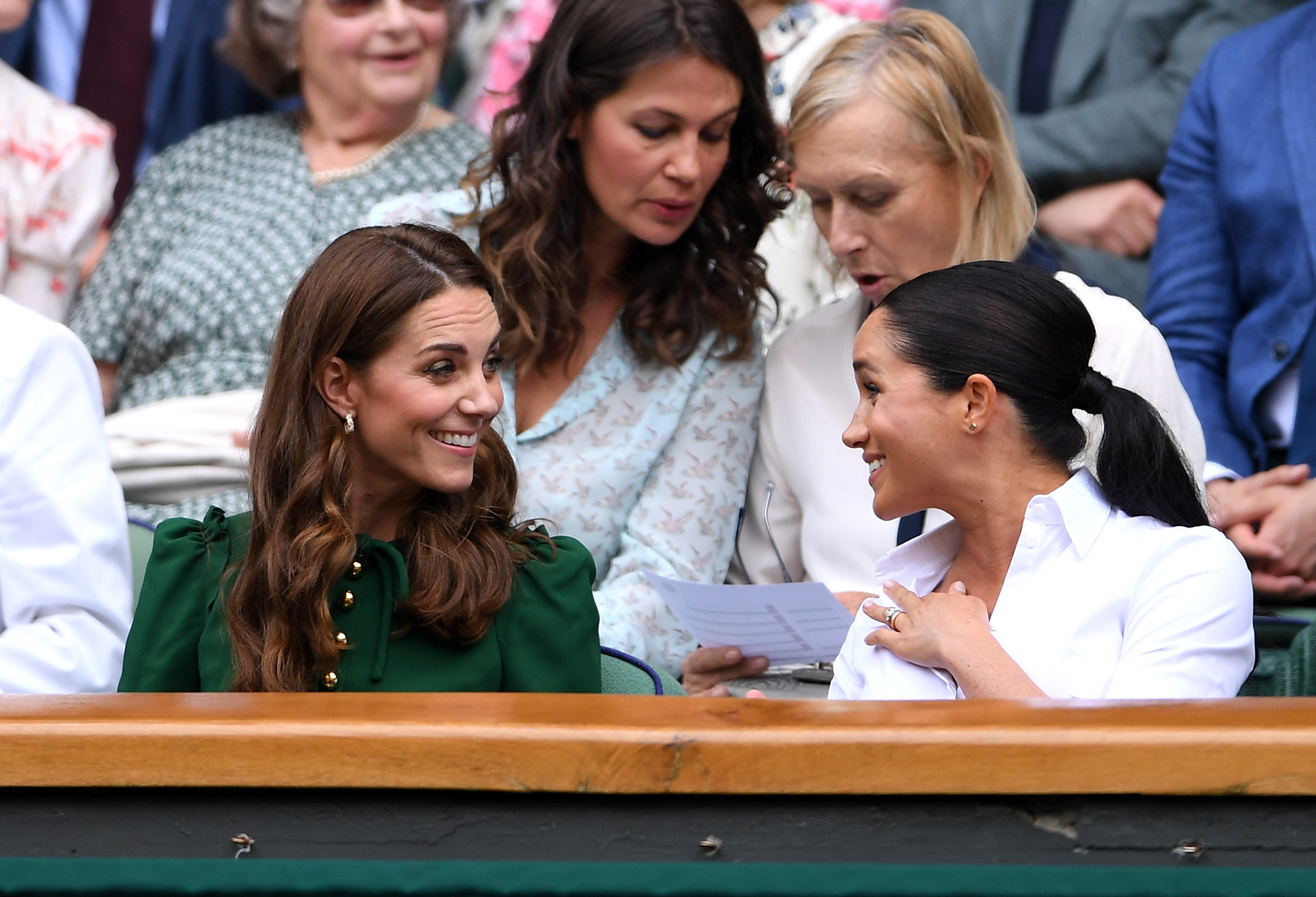 Mais uma vez, Meghan e Kate assistem juntas ao jogo de Serena Williams