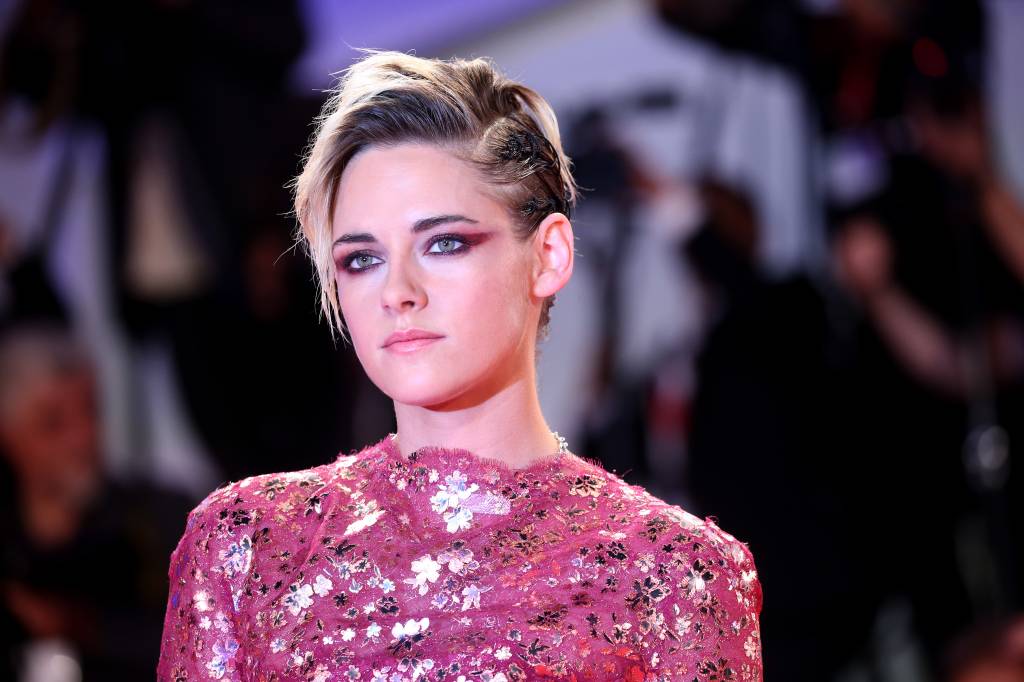 Um minuto da sua atenção para admirar este vestido pink da Kristen Stewart