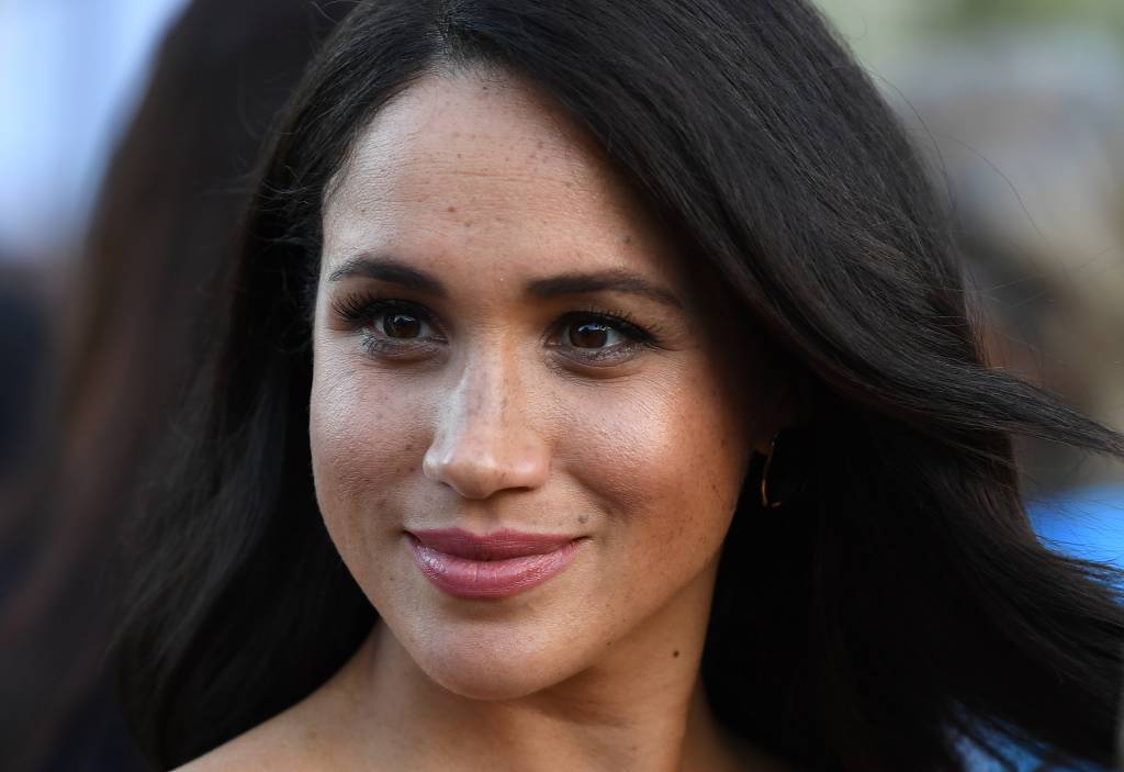 Rainha do coque baixo, Meghan Markle mudou e só quer usar o cabelão solto