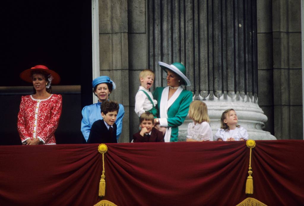 Harry mostra a Língua no Trooping the Colour de 1988 Harry mostra a Língua no Trooping the Colour de 1988