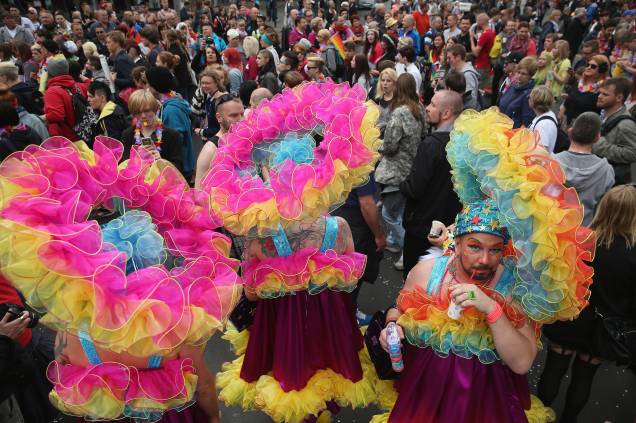 Em 2014 a cidade de Berlim teve três eventos diferentes de Orgulho LGBT. Este foi a Parada do Dia da Rua Christopher, na Avenida Kurfuerstendamm Em 2014 a cidade de Berlim teve três eventos diferentes de Orgulho LGBT. Este foi a Parada do Dia da Rua Christopher, na Avenida Kurfuerstendamm