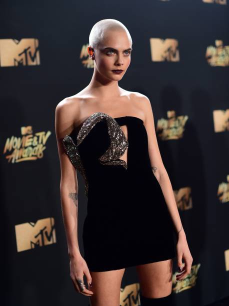 Cara Delevingne veste Saint Laurent