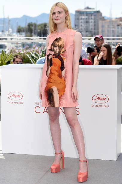 D<span>e </span><strong>Prada</strong><span> no photocall de </span><em>How To Talk To Girls At Parties.</em> D<span>e </span><strong>Prada</strong><span> no photocall de </span><em>How To Talk To Girls At Parties.</em>