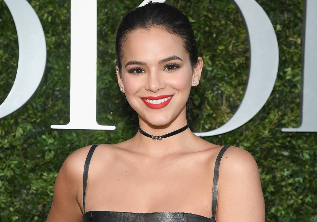 Bruna Marquezine arrasa em festa no Rio de Janeiro