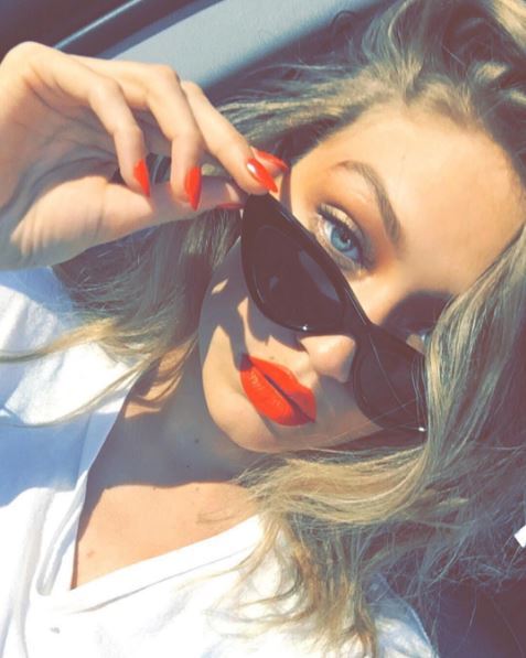 Os óculos gatinho que Rihanna, Kendall e Gigi estão amando usar