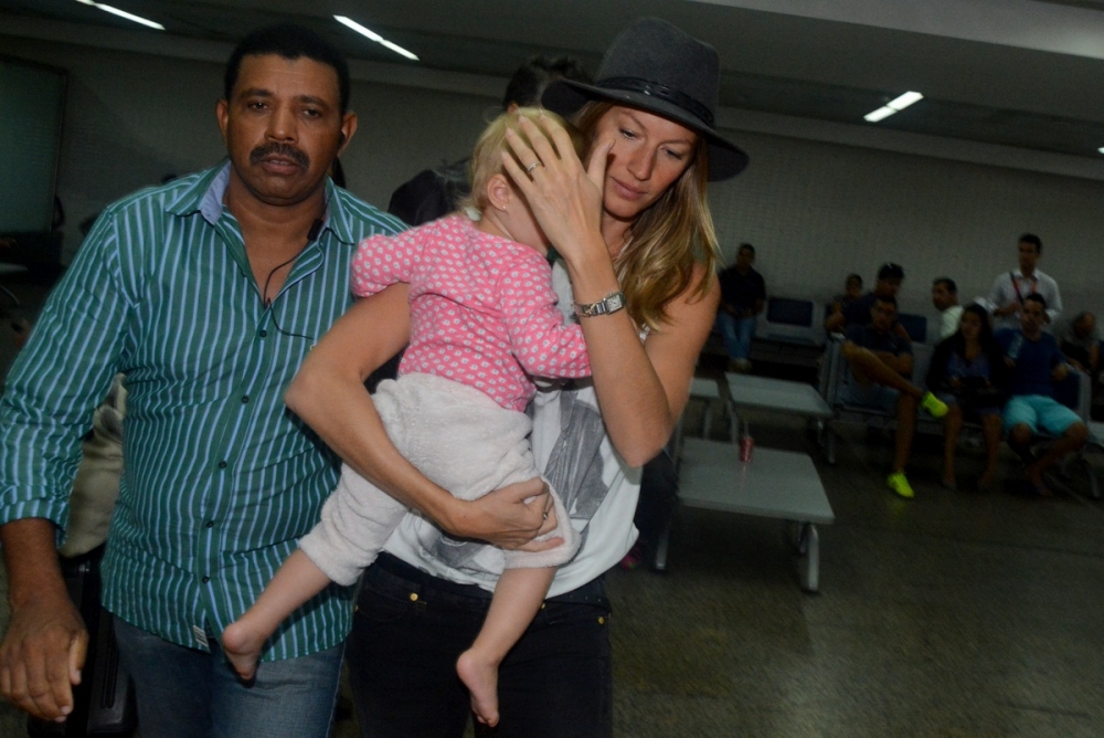 Gisele Bündchen chega ao Brasil para o SPFW