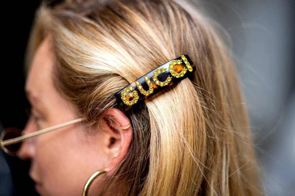 O tic-tac, acessório dos anos 90, já é a melhor tendência capilar de 2019