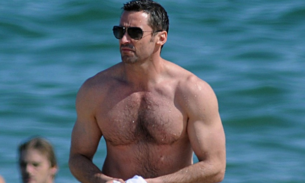 Hugh Jackman salva banhistas de afogamento