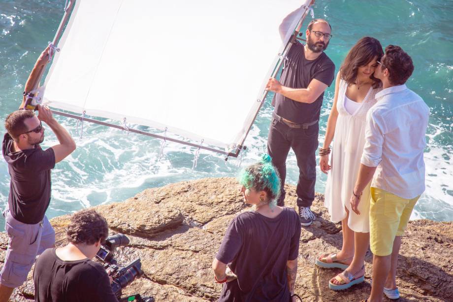 As fotos da campanha contaram com styling de Felipe Veloso, mas o casal também participou da escolha das roupas. “Nós dois opinamos no look um do outro, eu mais no dele do que ele no meu! (risos)”, diz a atriz.