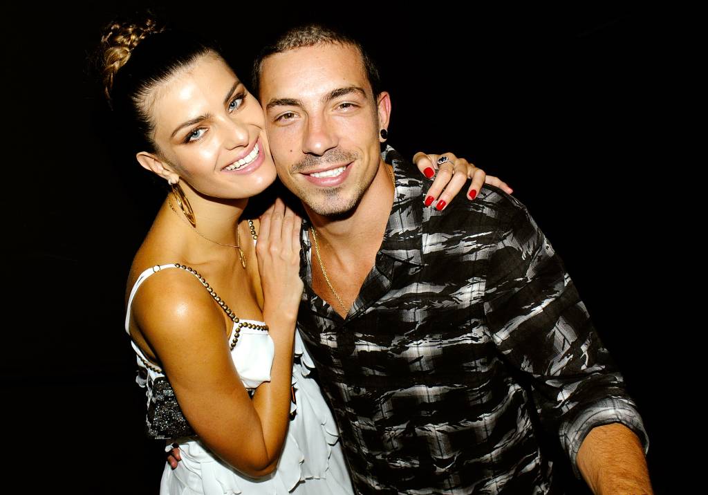 Isabelli Fontana e Di Ferrero estão noivos