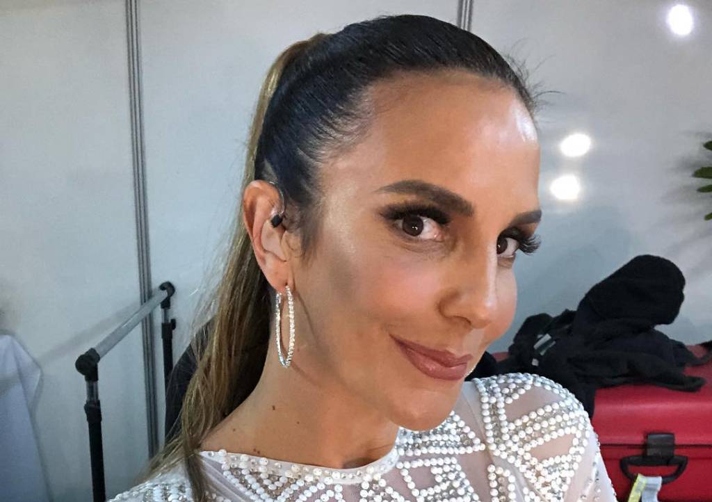 Ivete conta como perdeu aplique antes do show