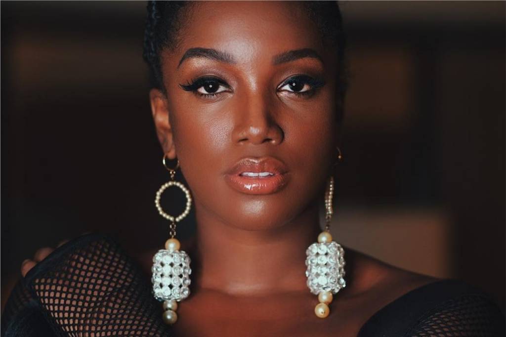 Iza vai lançar um batom em parceria com a M.A.C Cosmetics