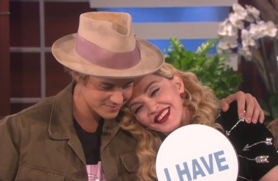 Justin Bieber e Madonna brincam de “Eu Nunca”