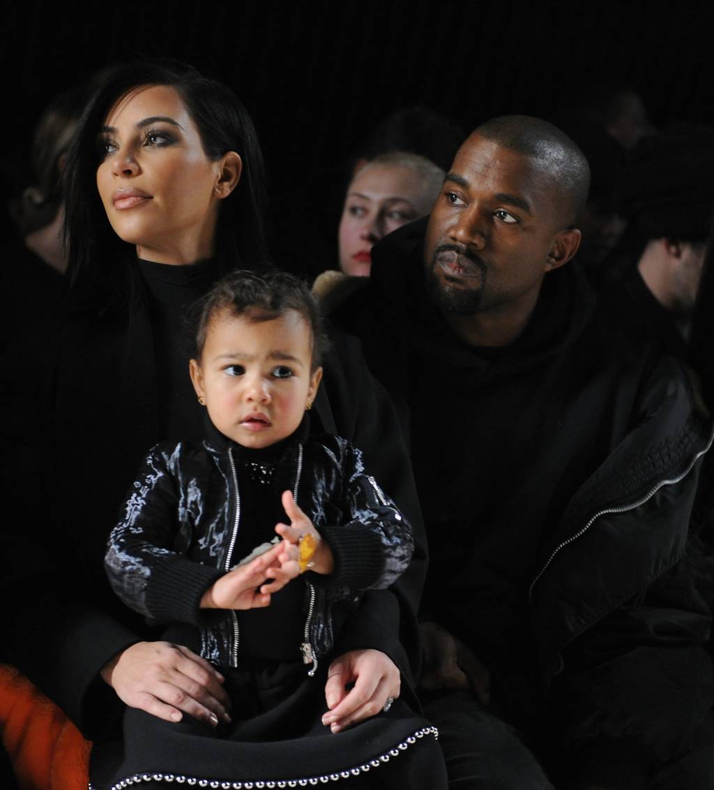 Em seu aniversário de dois anos, North West dança ao som de “Black Widow”