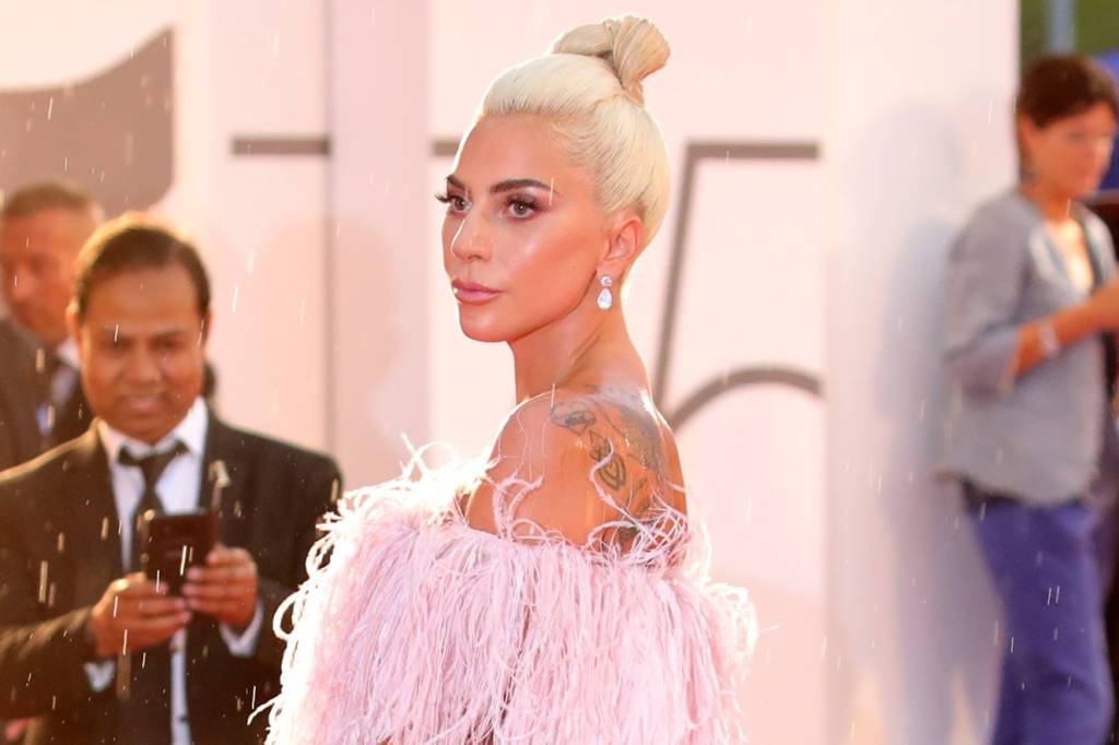O vestido da Lady Gaga em Veneza apenas merece um minuto de silêncio