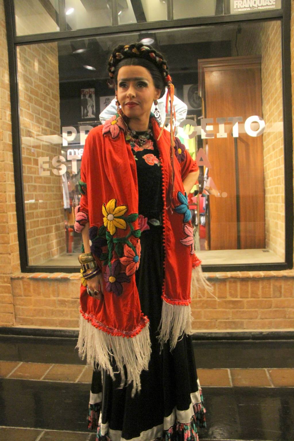 Leona Cavalli estreia como Frida Kahlo