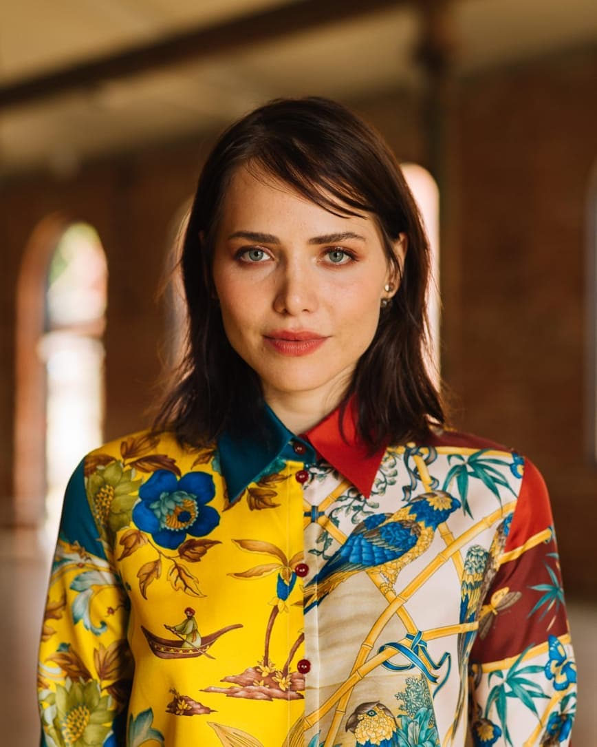 Leticia Colin posta foto especial mostrando a barriga da primeira gravidez