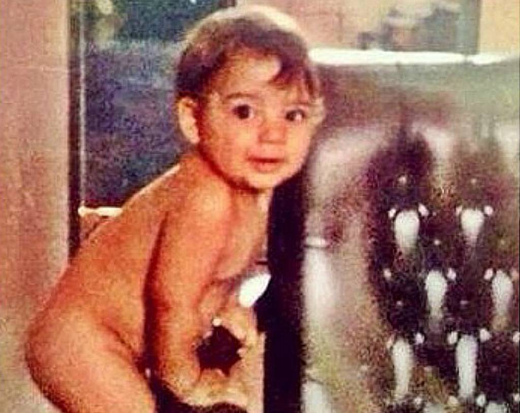 Lucas Lucco faz 24 anos e posta foto de infância