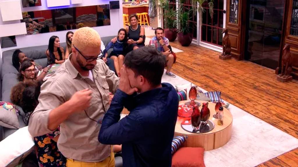 luiz-felipe-recebe-o-anjo-de-daniel-bbb17