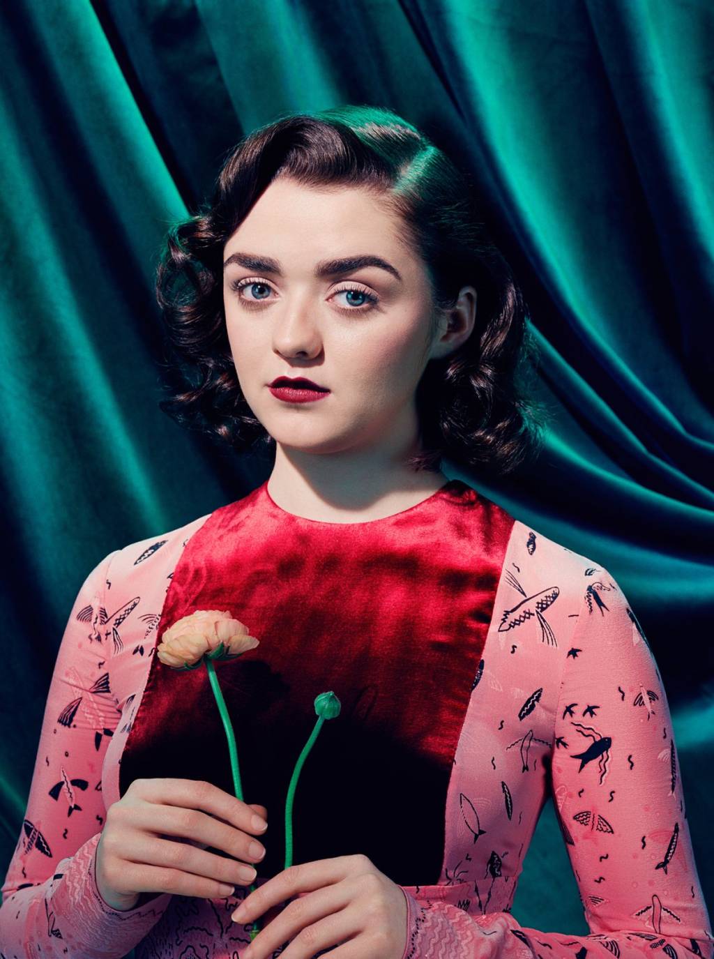 Maisie Williams, a Arya de Game of Thrones, pintou os cabelos de rosa!