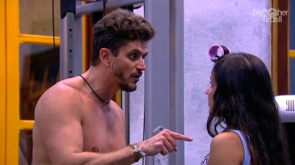 Marcos discute com Emilly por ela estar amiguinha de Ieda