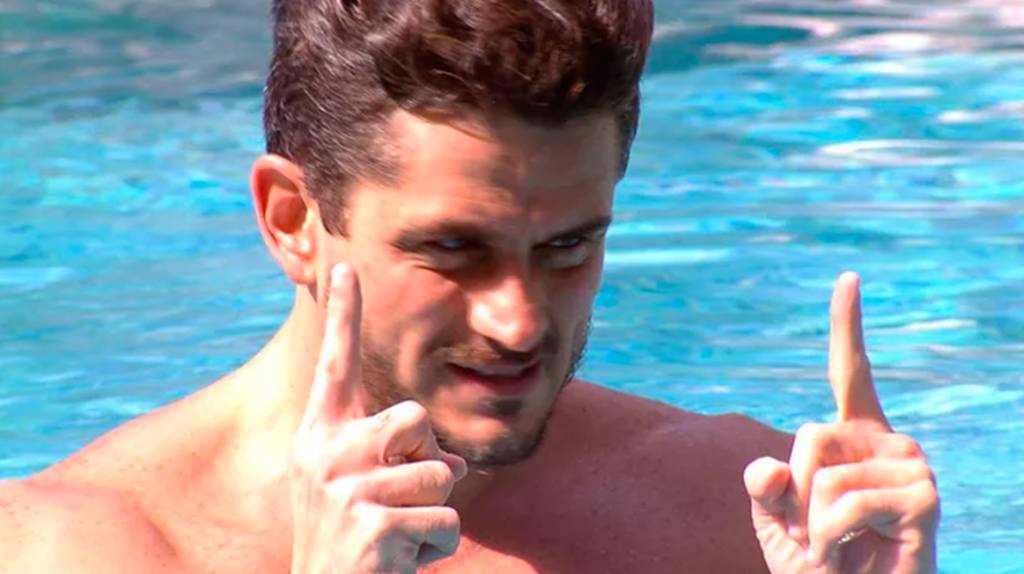 Marcos diz que Emilly o desrespeita e humilha no BBB17