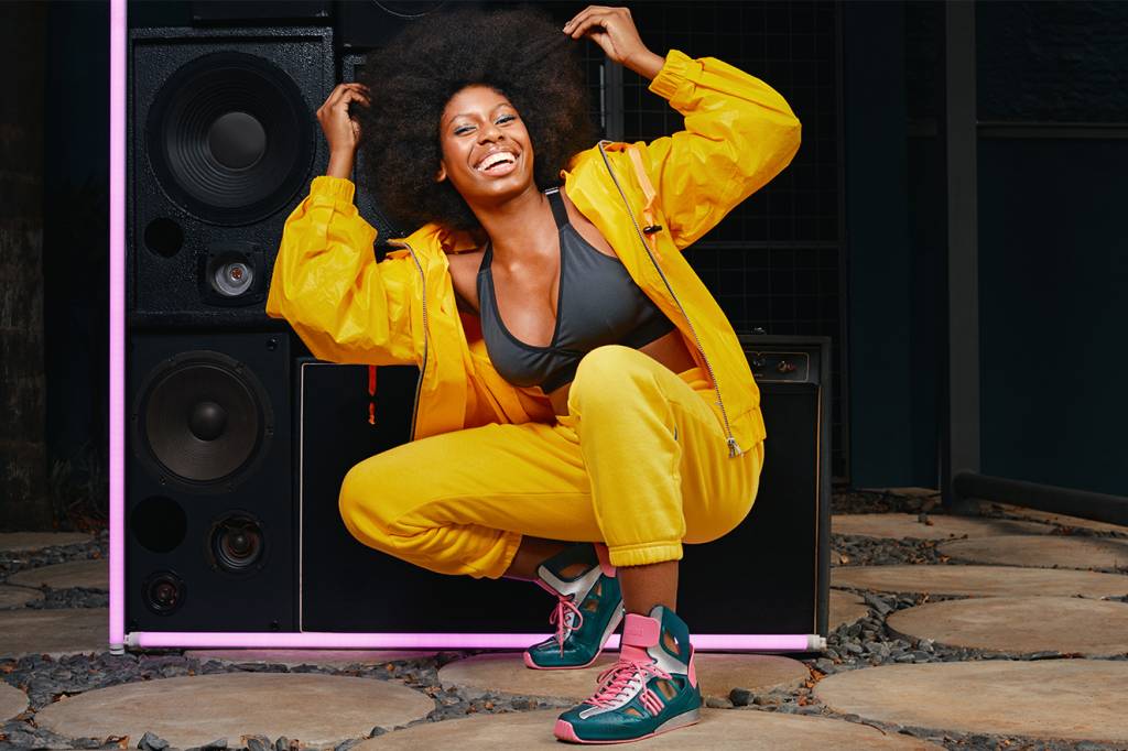 O próximo lançamento confortável da Melissa vai te levar direto para 2003