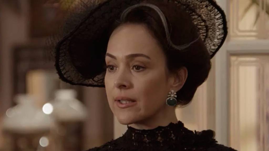 Julieta contrata padre de mentira para casar o filho em ‘Orgulho e Paixão’