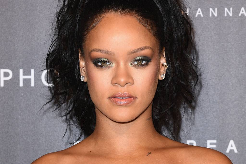 Rihanna detona Snapchat após piada sobre violência doméstica
