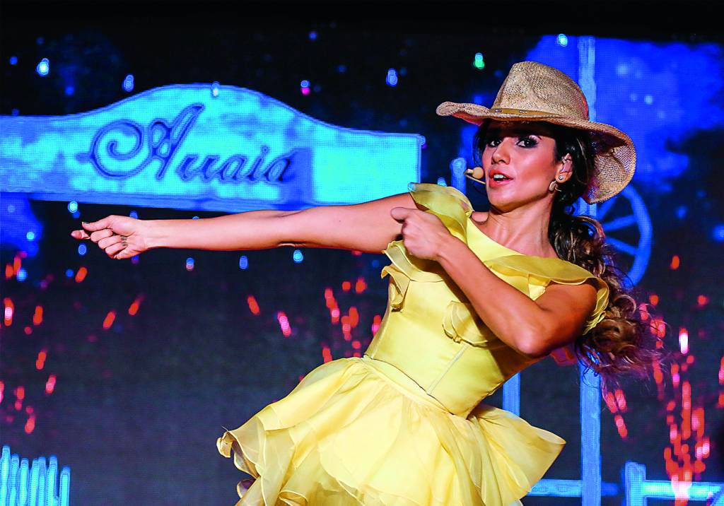 Vida de Paula Fernandes vai virar livro e filme