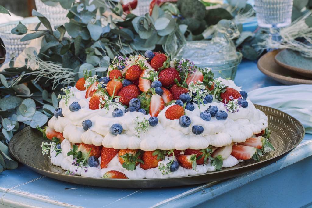 Pavlona com frutas da mantiqueira