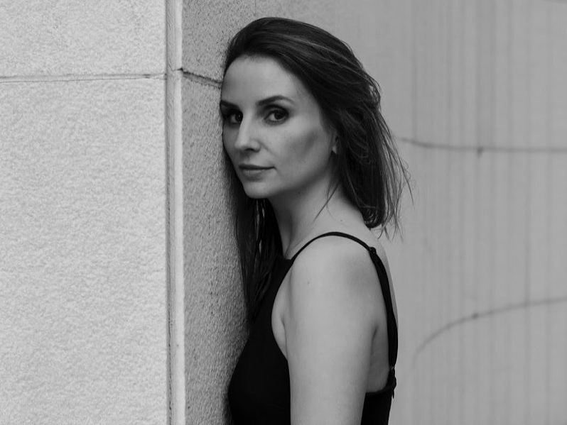 Petra Costa no Oscar: “A cura do Brasil depende do voto de cada um”