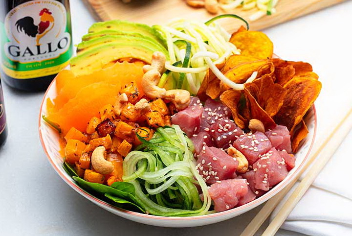 Toque de verão no bowl: 5 receitas de poke bem fresquinhas e saudáveis