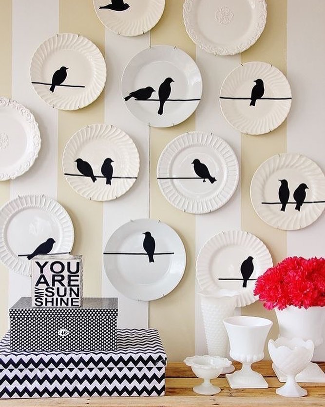 13 jeitos descolados de usar pratos na parede em ambientes modernos