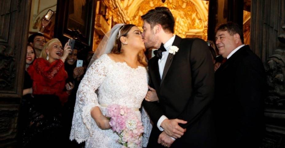 <span>Casados desde 2015, Preta e Rodrigo protagonizaram um dos maiores e mais caros casamentos! Estima-se que a cerimônia custou algo em torno de R$ 2 milhões e contou com inúmeras celebridades, como Carolina Dieckman e Angélica.</span> <span>Casados desde 2015, Preta e Rodrigo protagonizaram um dos maiores e mais caros casamentos! Estima-se que a cerimônia custou algo em torno de R$ 2 milhões e contou com inúmeras celebridades, como Carolina Dieckman e Angélica.</span>