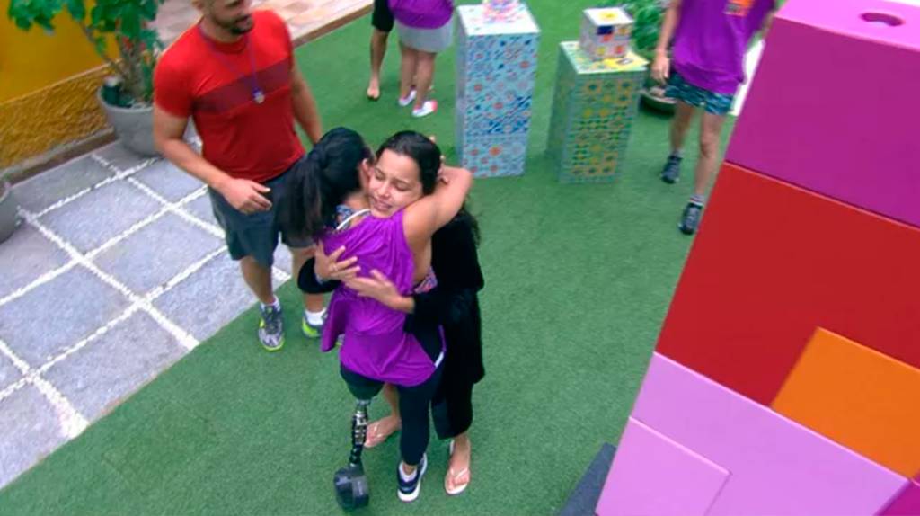 Perdedores da prova da comida ganharam moela de brinde