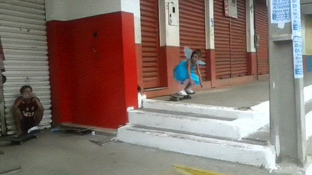Essa garota de 7 anos detona no skate – e vestida de fada. Duvida?