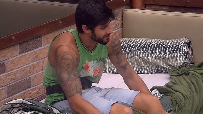 Renan e Matheus compram churrasco com dinheiro coletivo e mentem: ‘Ganhamos’